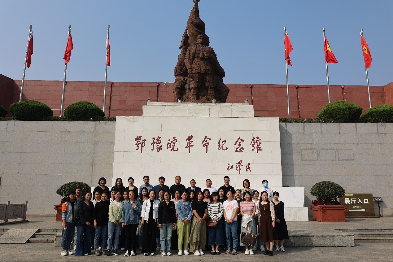 无料AV
举办“国培计划”平舆县初中语文骨干教师研修班综合实践教育活动